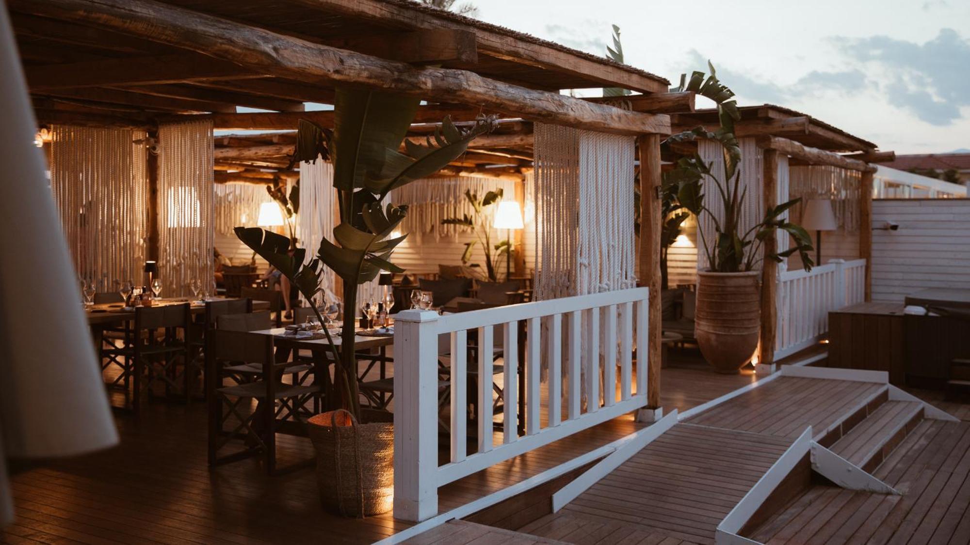 Cumeja Beach Club & Hotel Baia Domizia Exterior foto